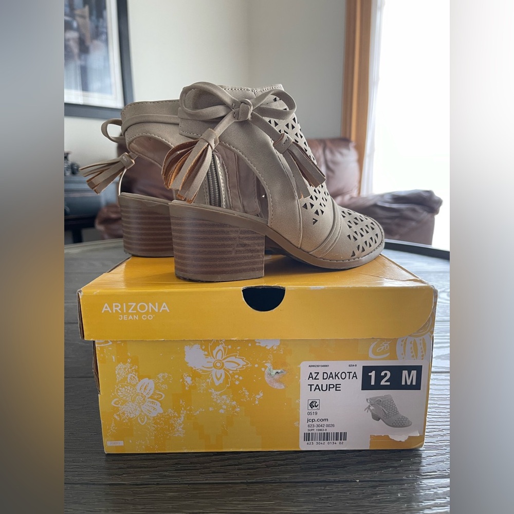 Arizona Jean Company Girl's Taupe Heeled Sandals